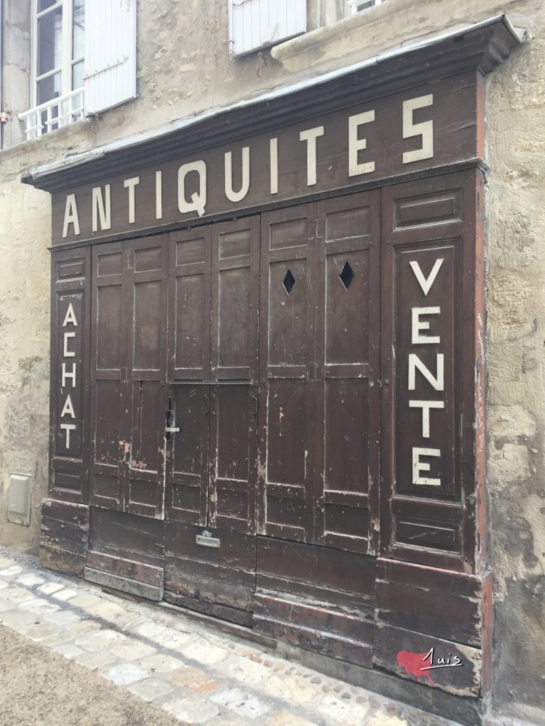 Antiquités par August Luis