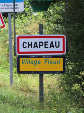 03 CHAPEAU