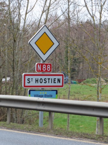 43 SAINT HOSTIEN