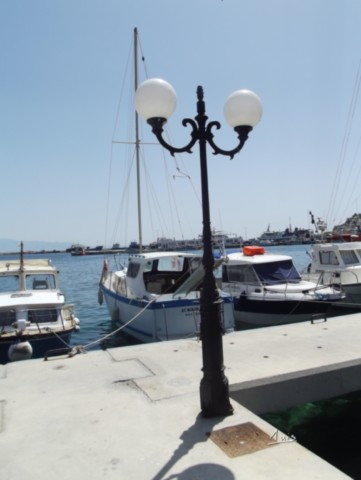 Bateaux à quai par August Luis