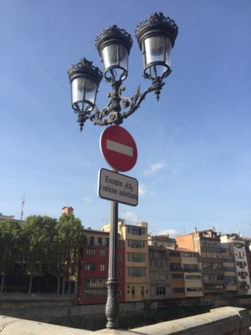 Sens interdit par August Luis