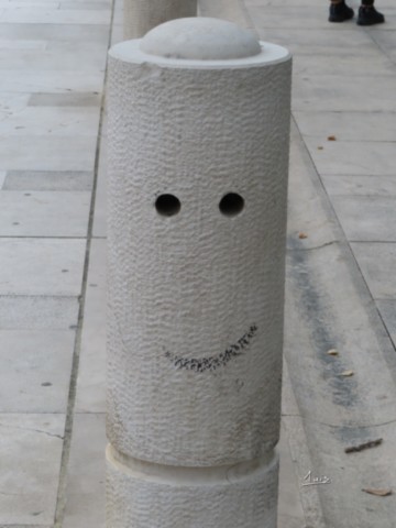 Borne souriante par August Luis