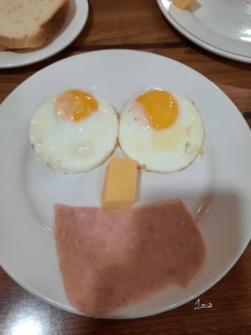 Petit déjeuner souriant par August Luis