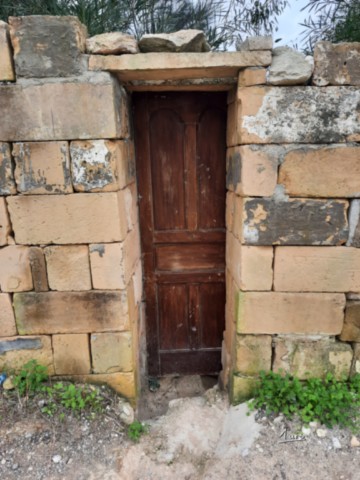 Etroite en bois par August Luis